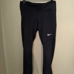 Nike 3/4 crop mid-rise legging